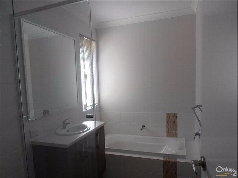 54 Sellafield Bend, Waikiki WA 6169