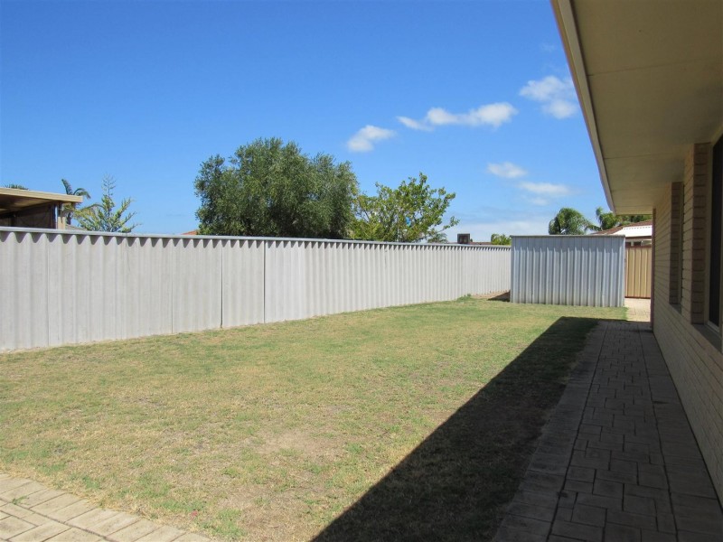 27 St Andrews Loop, Cooloongup WA 6168