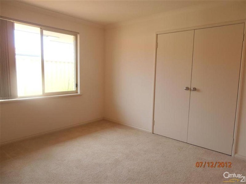 77 Montoro Drive, Port Kennedy WA 6172