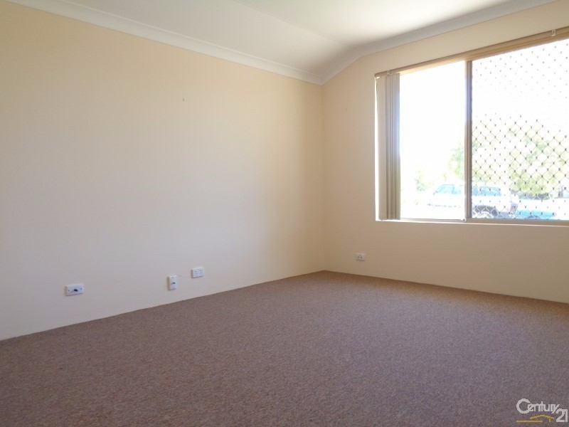 8 Fox Close, Waikiki WA 6169