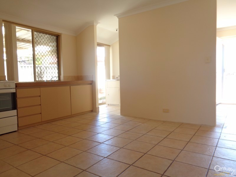 8 Fox Close, Waikiki WA 6169