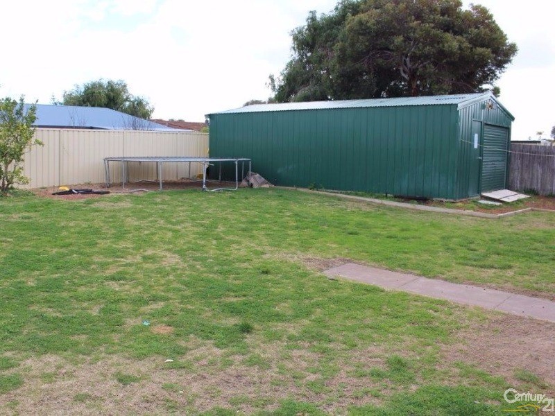 5 Richard Close, Waikiki WA 6169