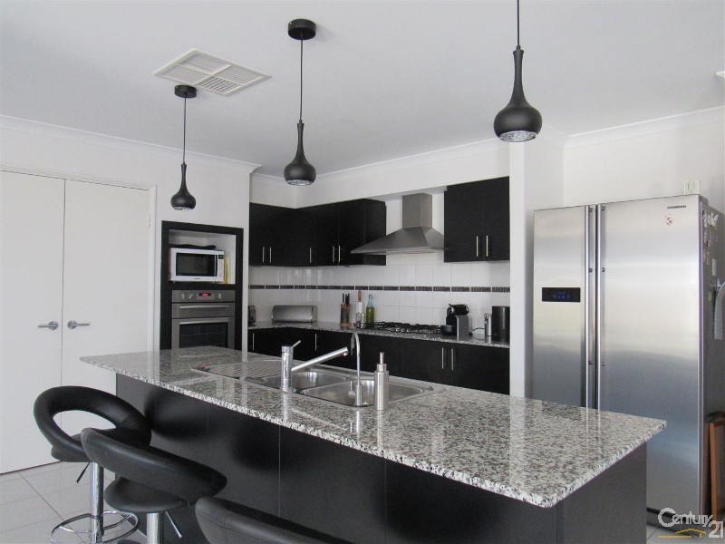 21 Rothbury Parade, Shoalwater WA 6169