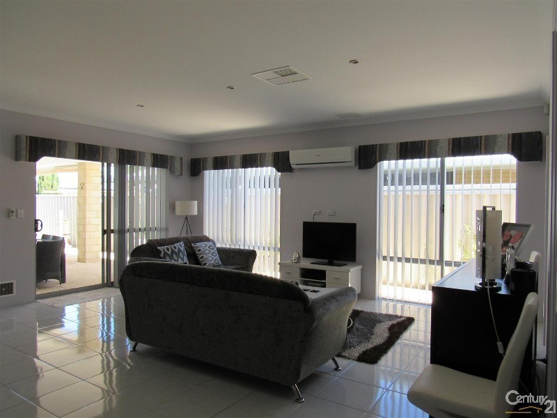 21 Rothbury Parade, Shoalwater WA 6169