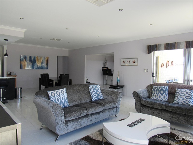 21 Rothbury Parade, Shoalwater WA 6169