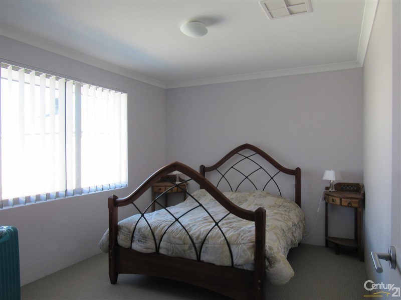 21 Rothbury Parade, Shoalwater WA 6169