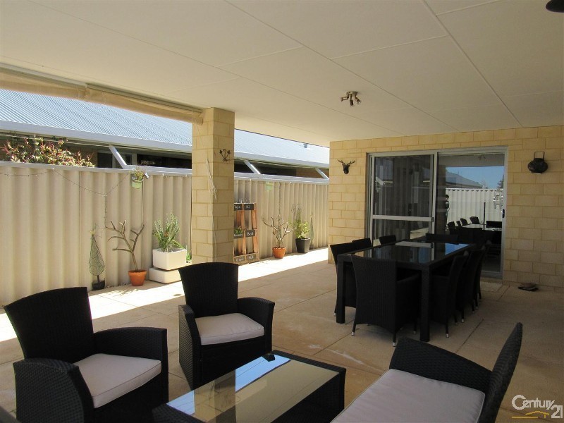 21 Rothbury Parade, Shoalwater WA 6169