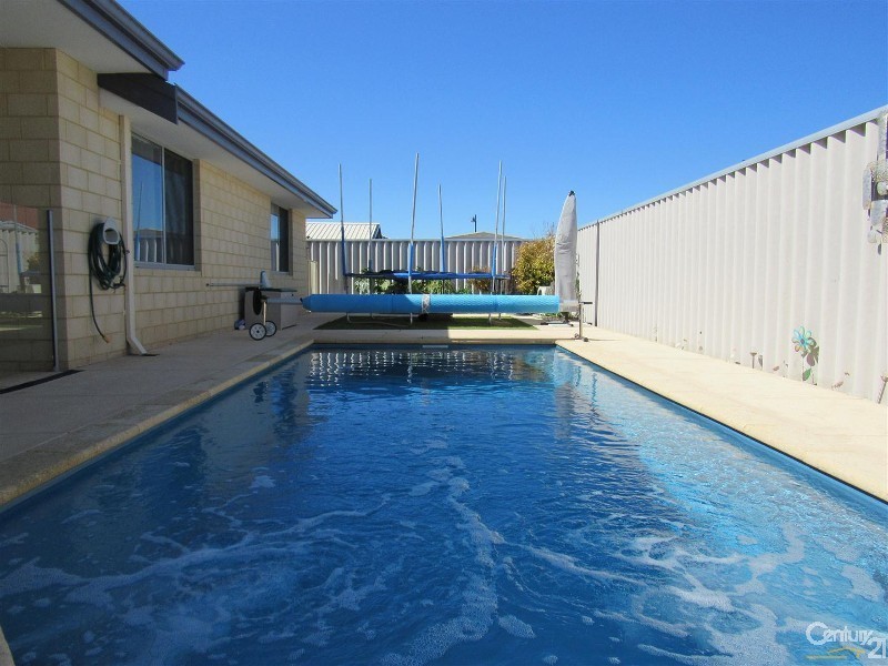 21 Rothbury Parade, Shoalwater WA 6169