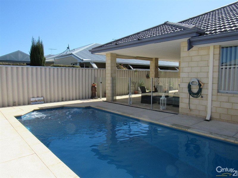 21 Rothbury Parade, Shoalwater WA 6169