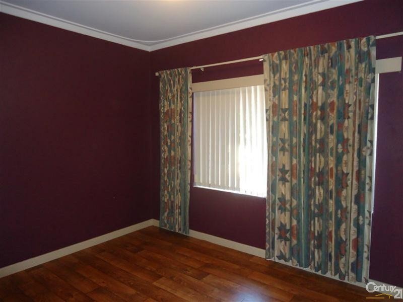 14 Dolphin Road, Safety Bay WA 6169