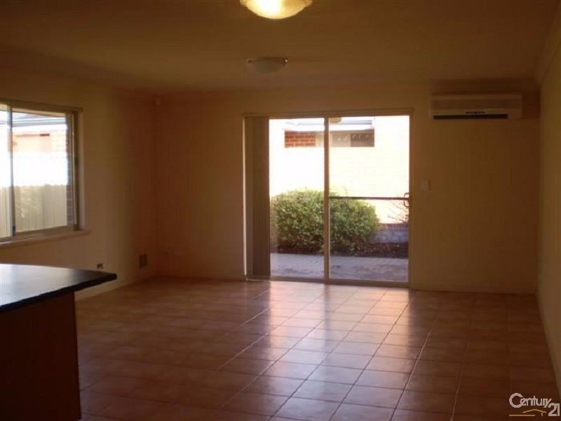 11 Riaza Parkway, Port Kennedy WA 6172