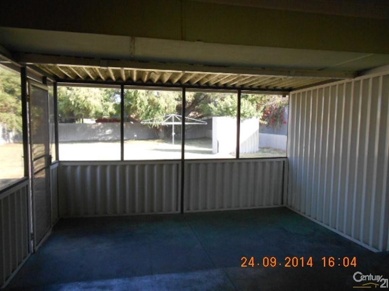 13 Julia Street, Safety Bay WA 6169