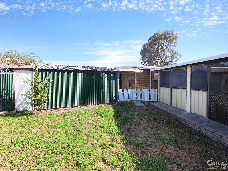 22 Cambridge Crescent, Cooloongup WA 6168