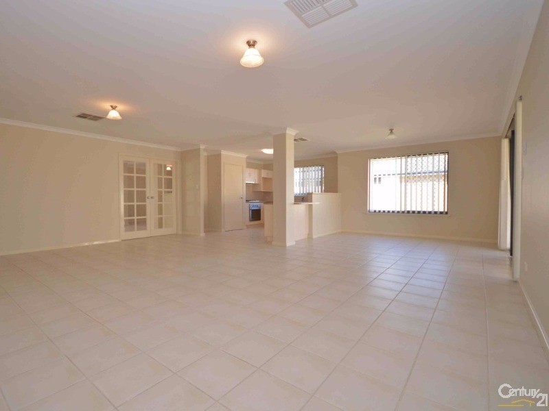 9  Baycliff Turn, Waikiki WA 6169