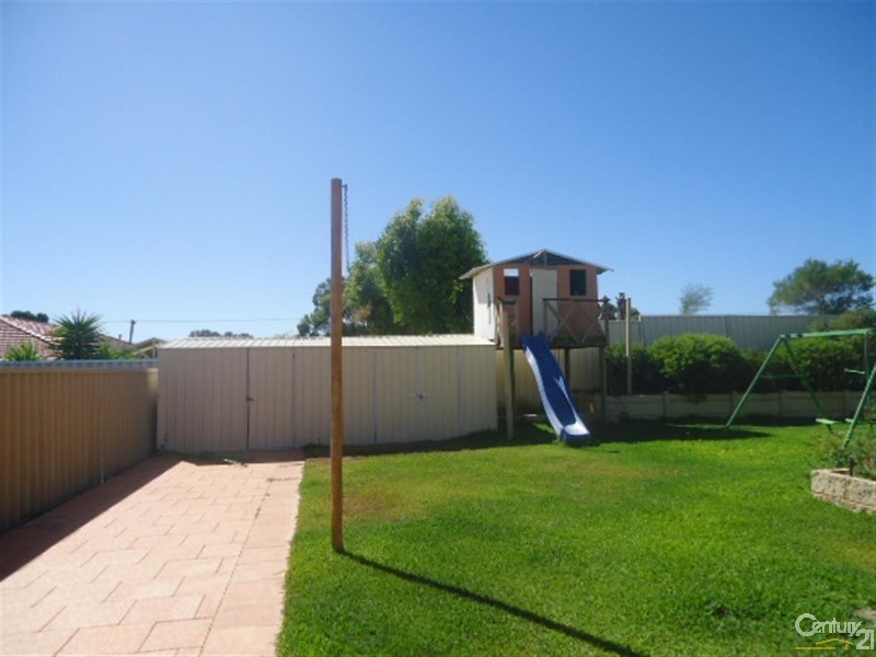 4 Bideford Street, Warnbro WA 6169