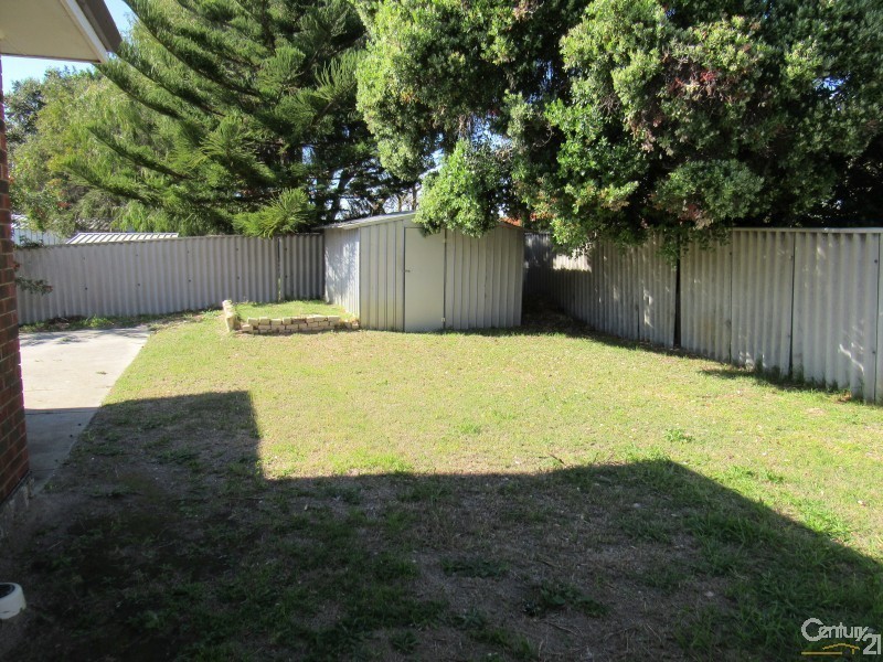 25 Wavelea Street, Safety Bay WA 6169