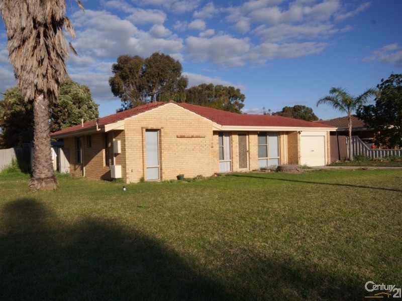 15 Rotohine Place, Cooloongup WA 6168