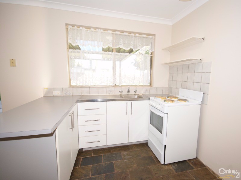 15 Rotohine Place, Cooloongup WA 6168