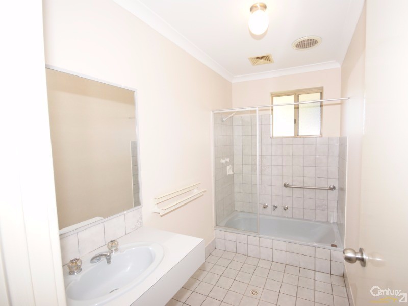 15 Rotohine Place, Cooloongup WA 6168