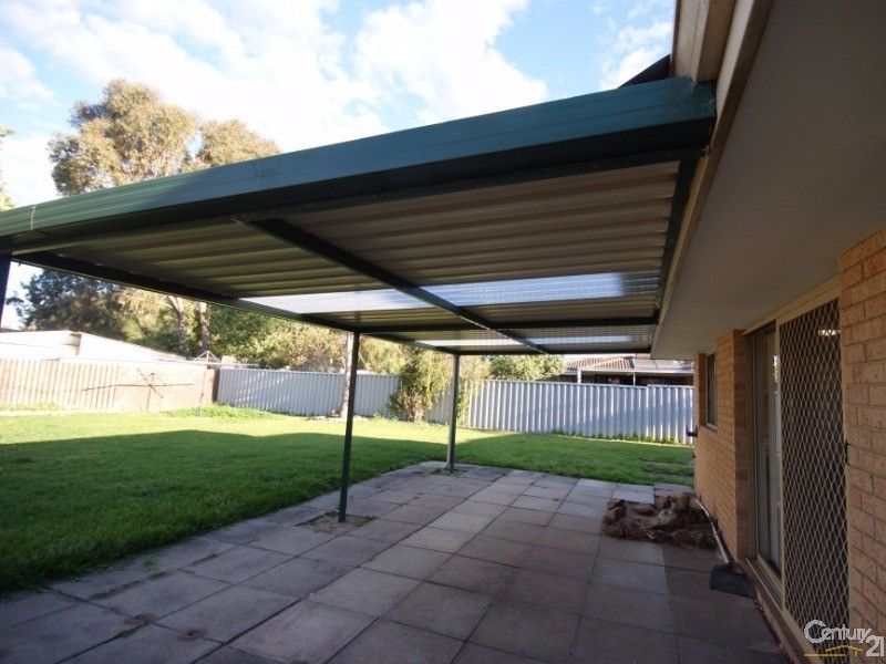 15 Rotohine Place, Cooloongup WA 6168