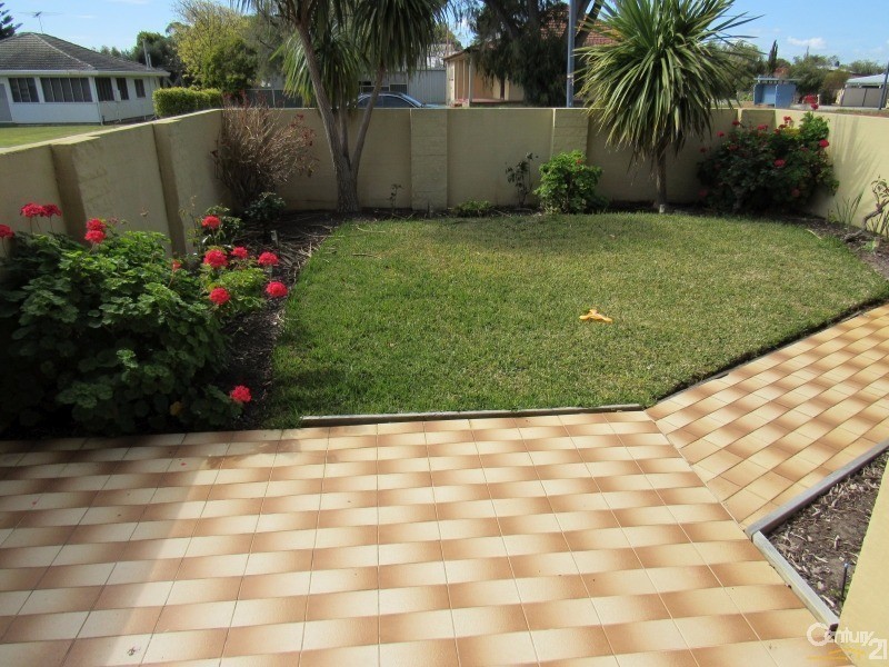 9/2 Parkin Street, Rockingham WA 6168