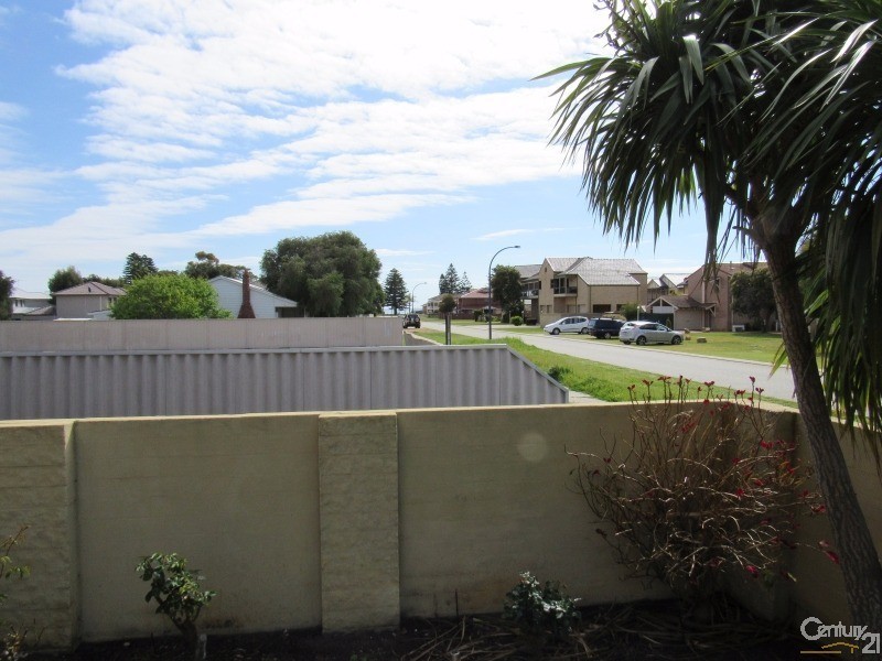 9/2 Parkin Street, Rockingham WA 6168