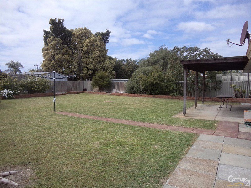 19 Varley Crescent, Cooloongup WA 6168