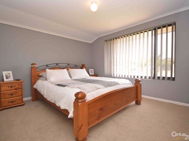 28 Benbecula Loop, Port Kennedy WA 6172