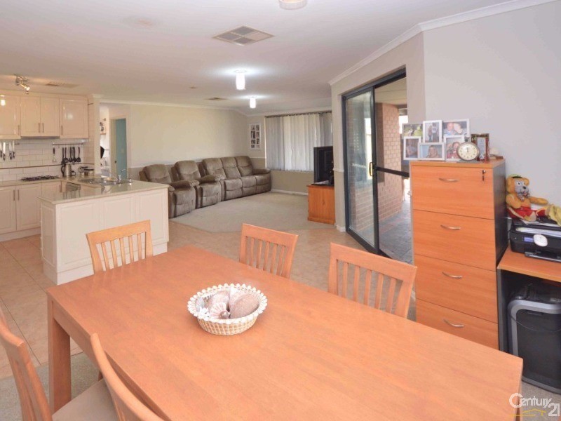 28 Benbecula Loop, Port Kennedy WA 6172