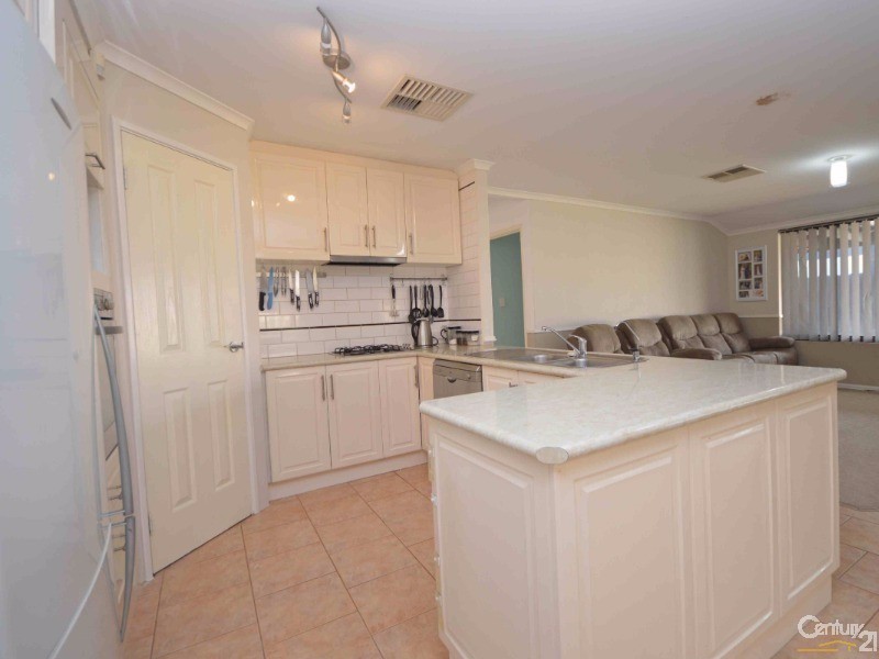 28 Benbecula Loop, Port Kennedy WA 6172