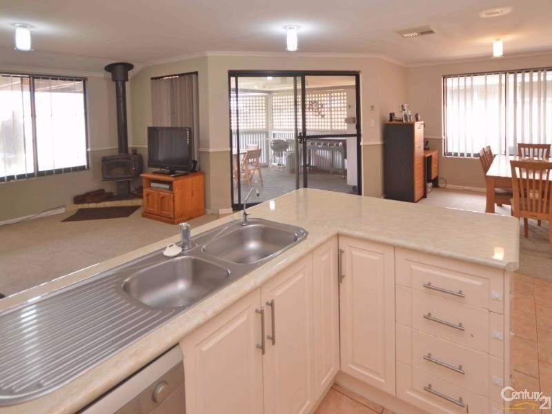 28 Benbecula Loop, Port Kennedy WA 6172