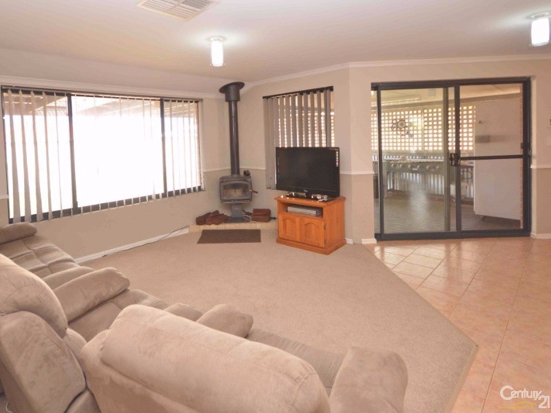 28 Benbecula Loop, Port Kennedy WA 6172