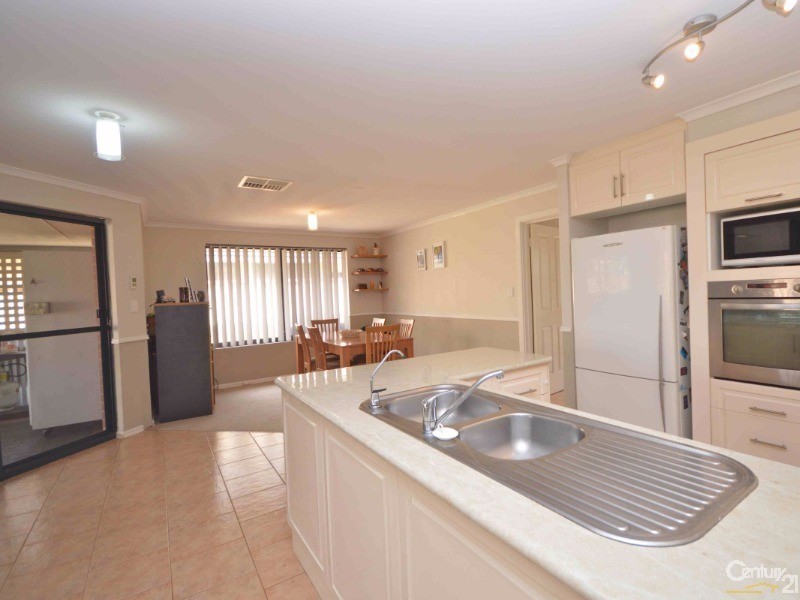 28 Benbecula Loop, Port Kennedy WA 6172