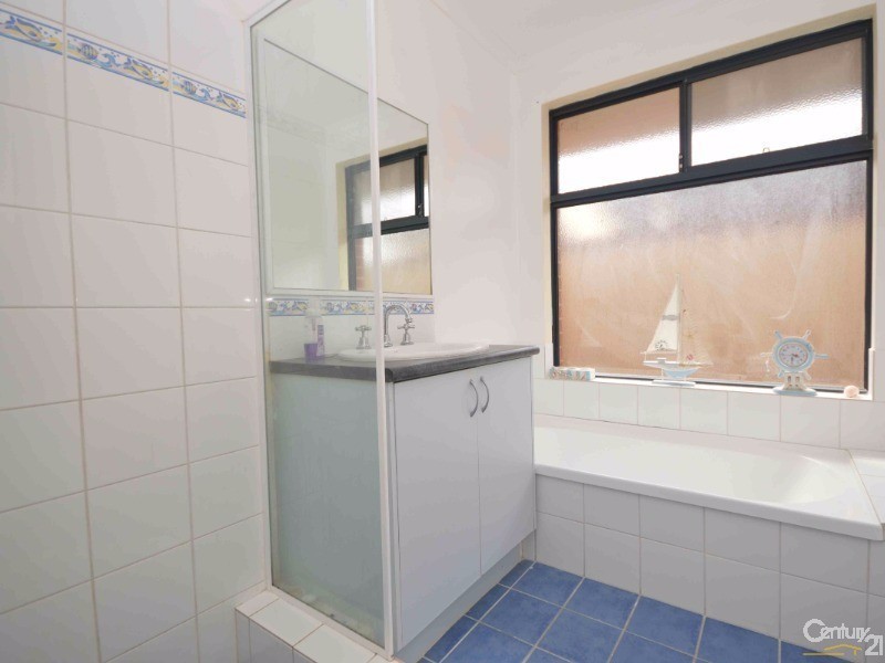 28 Benbecula Loop, Port Kennedy WA 6172
