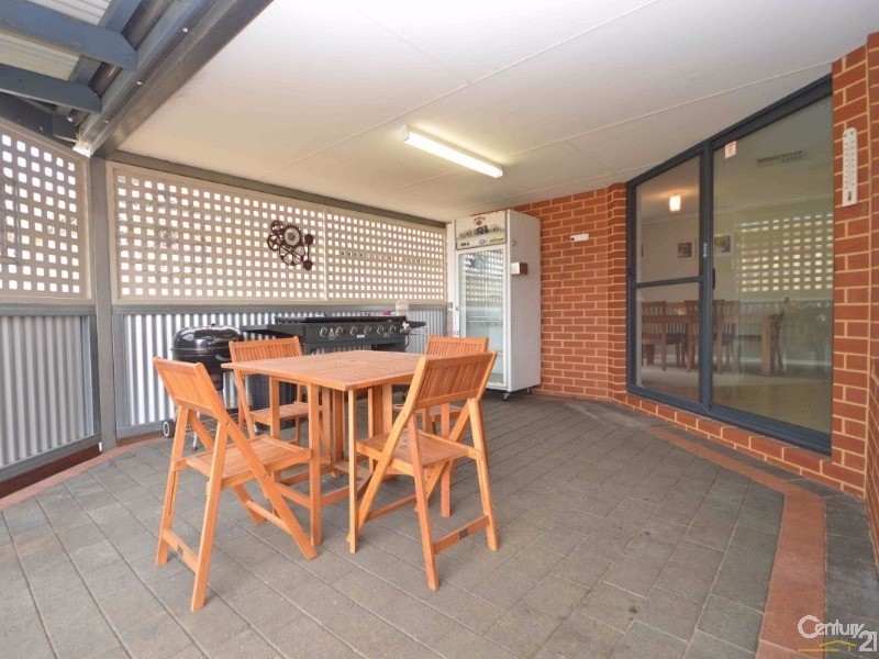 28 Benbecula Loop, Port Kennedy WA 6172
