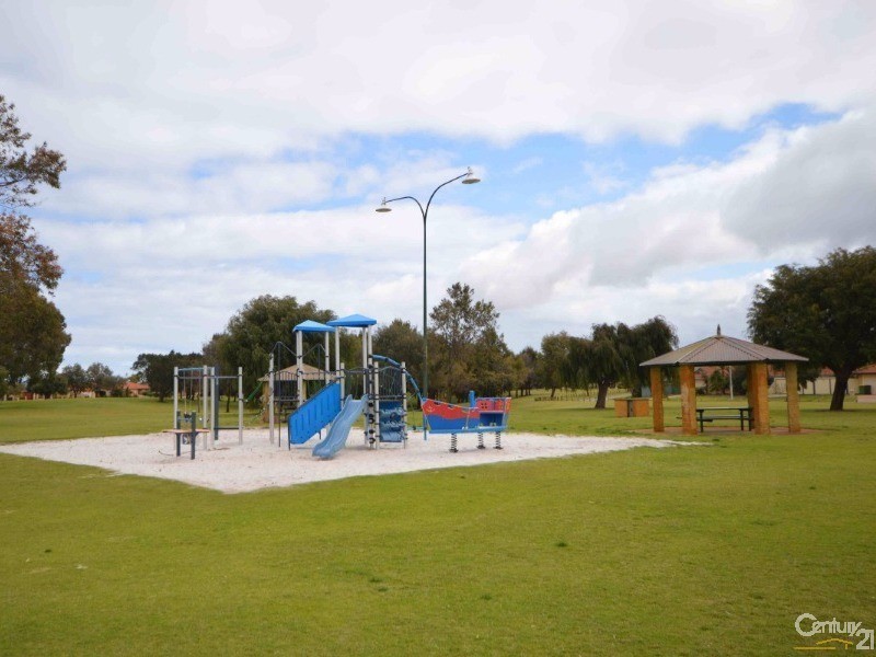 28 Benbecula Loop, Port Kennedy WA 6172