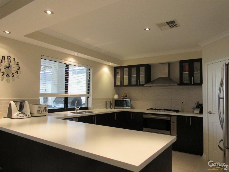 50 Bancoura Parkway, Secret Harbour WA 6173