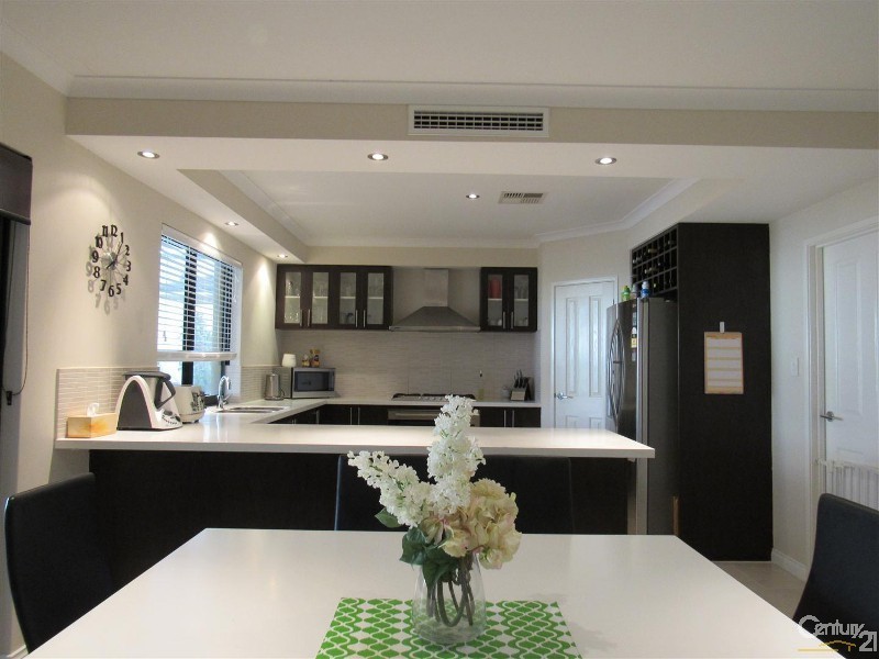 50 Bancoura Parkway, Secret Harbour WA 6173