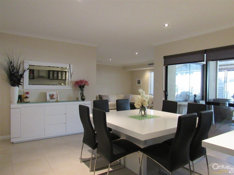 50 Bancoura Parkway, Secret Harbour WA 6173