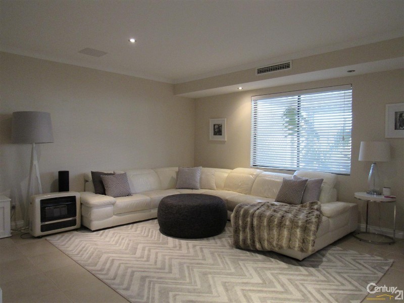 50 Bancoura Parkway, Secret Harbour WA 6173