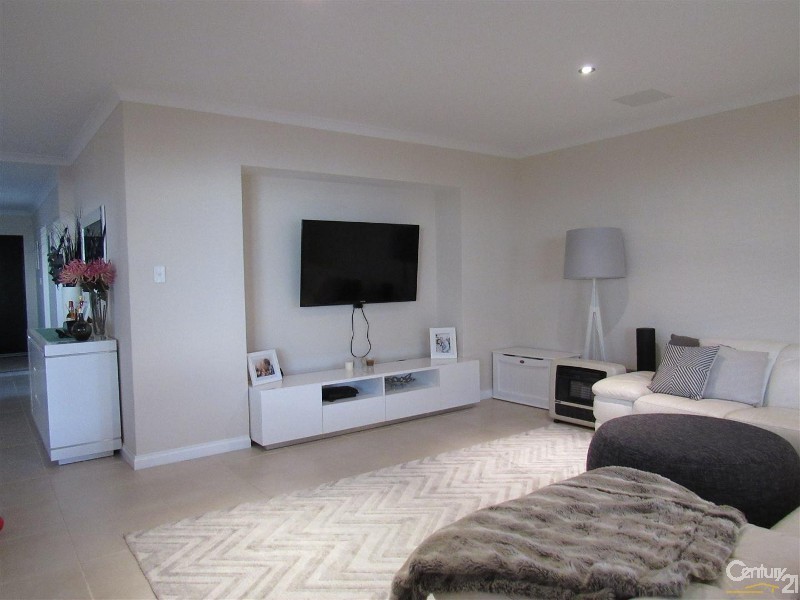 50 Bancoura Parkway, Secret Harbour WA 6173