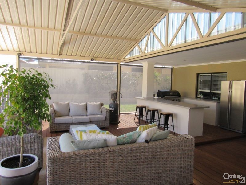 50 Bancoura Parkway, Secret Harbour WA 6173