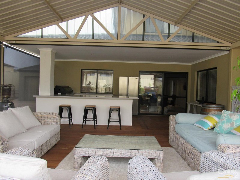 50 Bancoura Parkway, Secret Harbour WA 6173