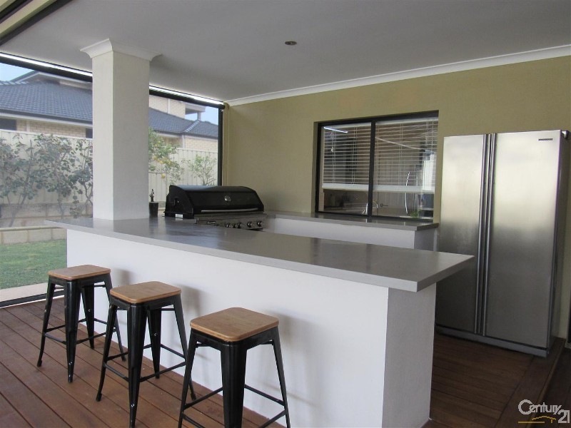 50 Bancoura Parkway, Secret Harbour WA 6173