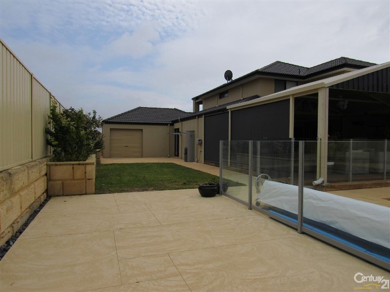 50 Bancoura Parkway, Secret Harbour WA 6173