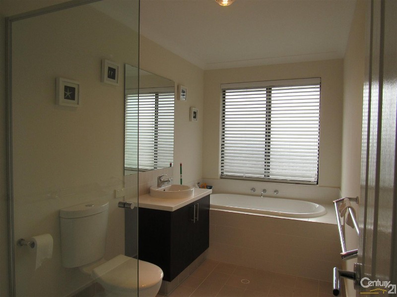 50 Bancoura Parkway, Secret Harbour WA 6173