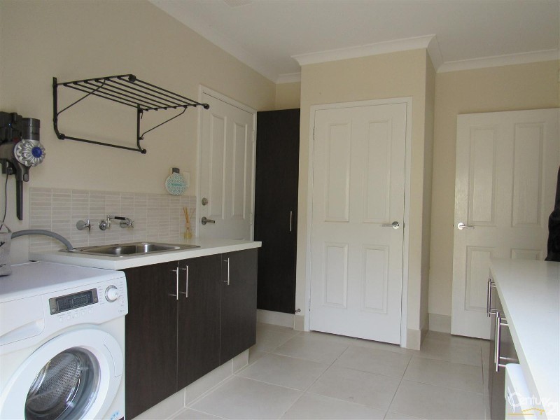 50 Bancoura Parkway, Secret Harbour WA 6173