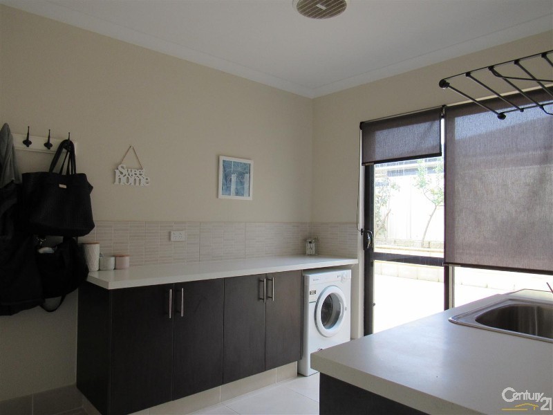 50 Bancoura Parkway, Secret Harbour WA 6173