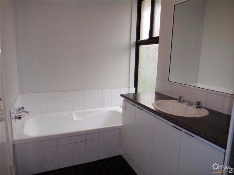 16 Timberlane Loop, Cooloongup WA 6168