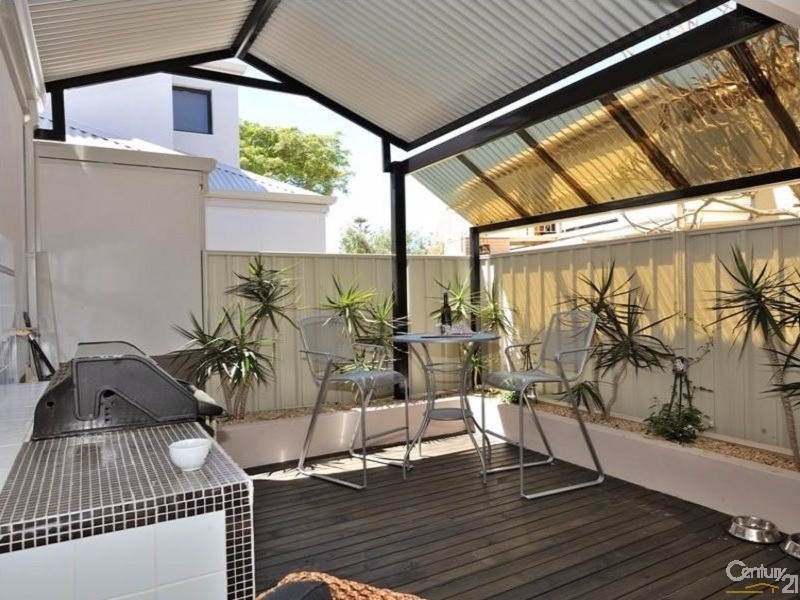 10D Parkin Street, Rockingham WA 6168